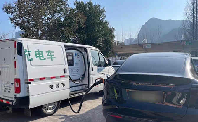 安新汽车搭电